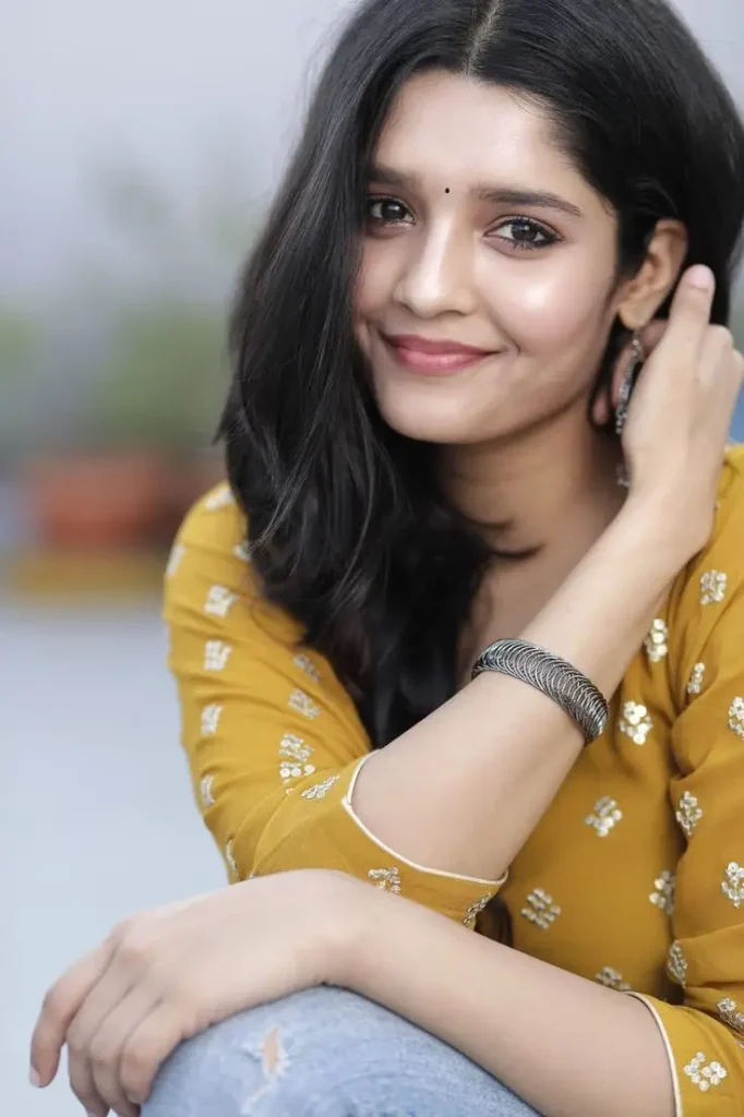 Ritika Singh WhatsApp Status Video Download
